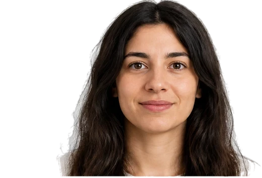 Giovane donna sorridente senza occhiali